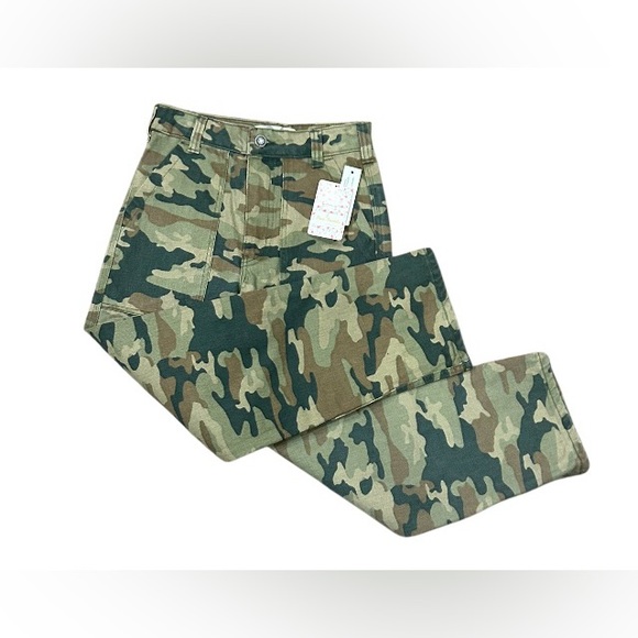 🔥NWT! FREE PEOPLE!! CAMOUFLAGE JEANS!! A MUST HAVE! TRENDING!!🔥 - Picture 4 of 15